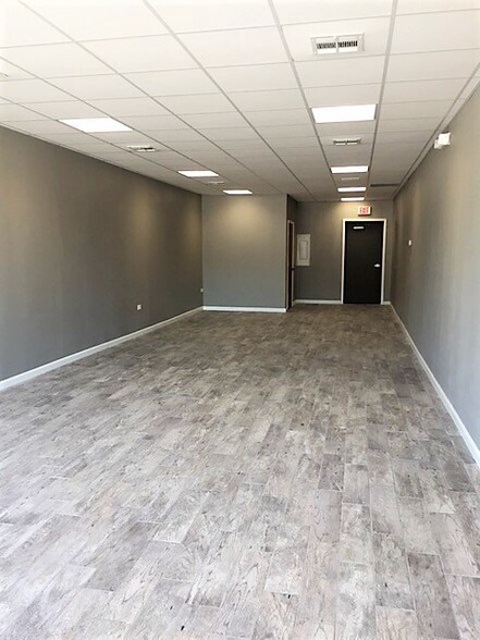 More Photos Of 653 E Madison Ave, Bastrop General Retail For Lease