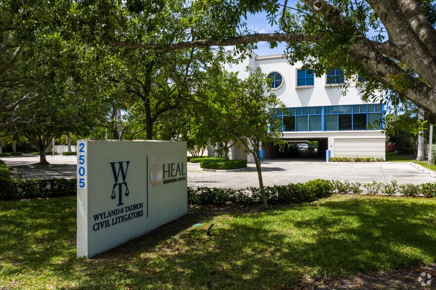 More Photos Of 2505 Metrocentre Blvd, West Palm Beach Medical For Lease