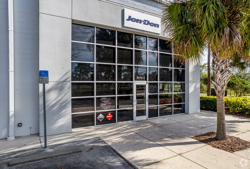 More Photos Of 1551 102nd Ave N, Saint Petersburg Manufacturing For Lease