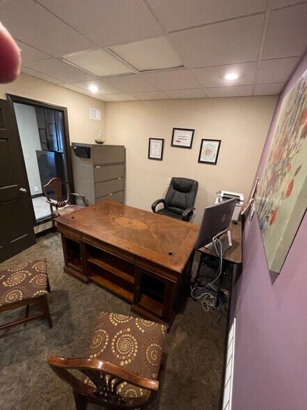 More Photos Of 11 W Franklin St, Liberty Storefront Retail Office For Sale