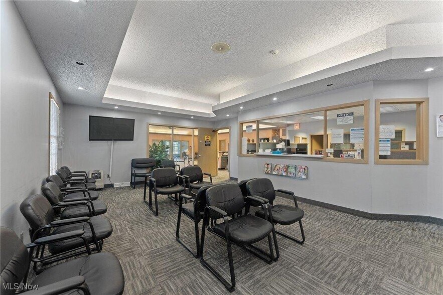 More Photos Of 925 Trailwood Dr, Youngstown Medical For Sale