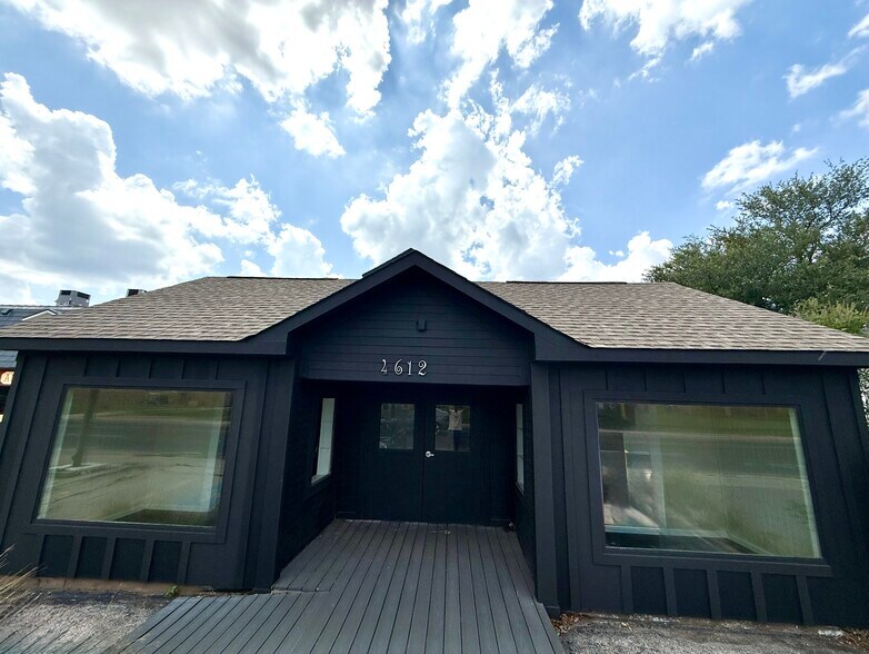 More Photos Of 4612 Burnet Rd, Austin Freestanding For Sale
