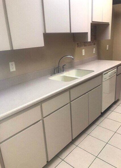 More Photos Of 15437 S US Highway 441, Summerfield Medical For Lease