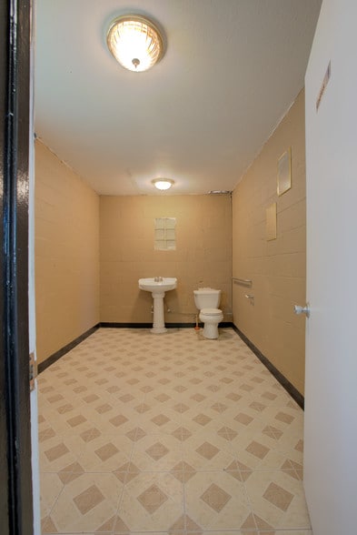 More Photos Of 332 W 8th St, Merced Religious Facility For Sale