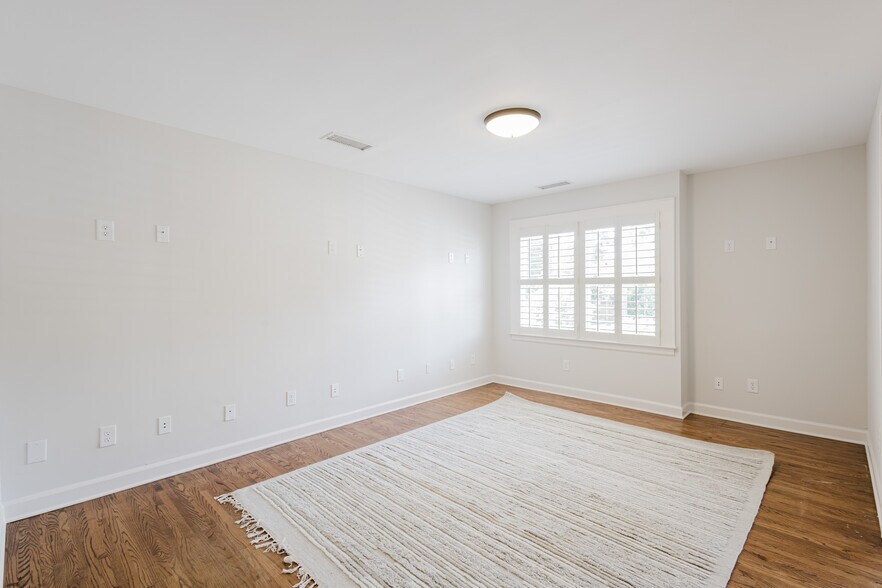 More Photos Of 1814 Euclid Ave, Charlotte Office For Lease
