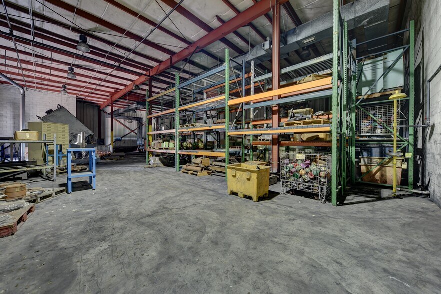 More Photos Of 1901 Longwood Dr, Brenham Manufacturing For Sale