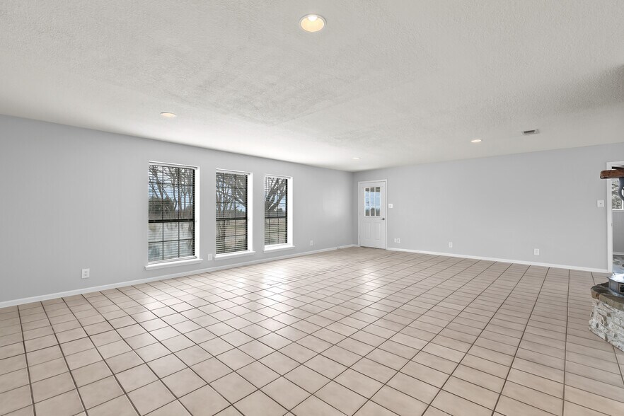 More Photos Of 2736 Highway 29, Burnet Office Residential For Lease