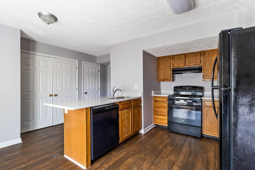 More Photos Of 3353-3375 Cove Lake Dr, Lexington Apartments For Sale