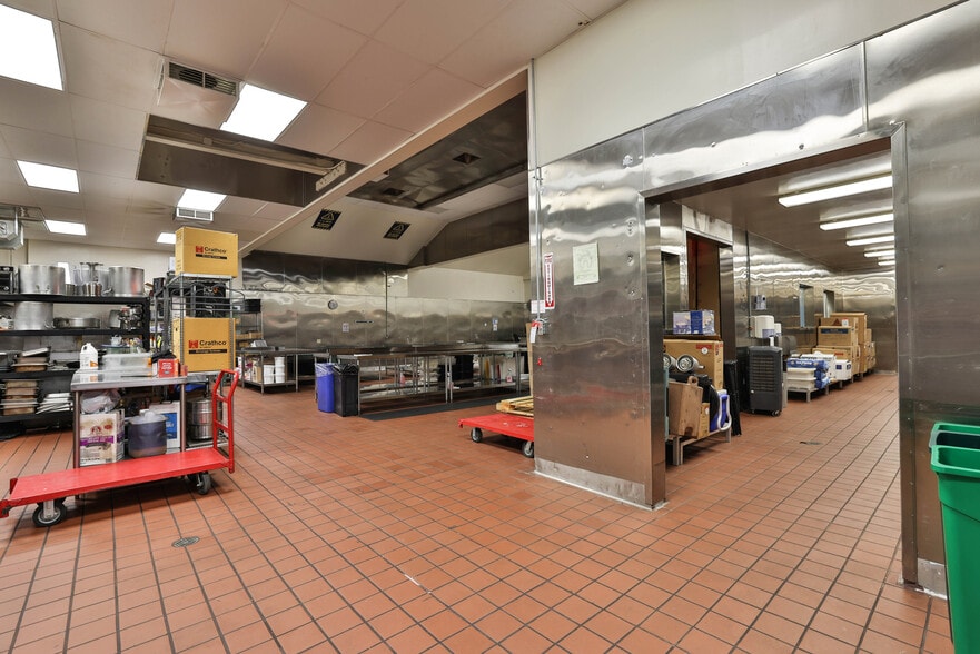 More Photos Of 707 Douglas Ave, Oakland Manufacturing For Lease