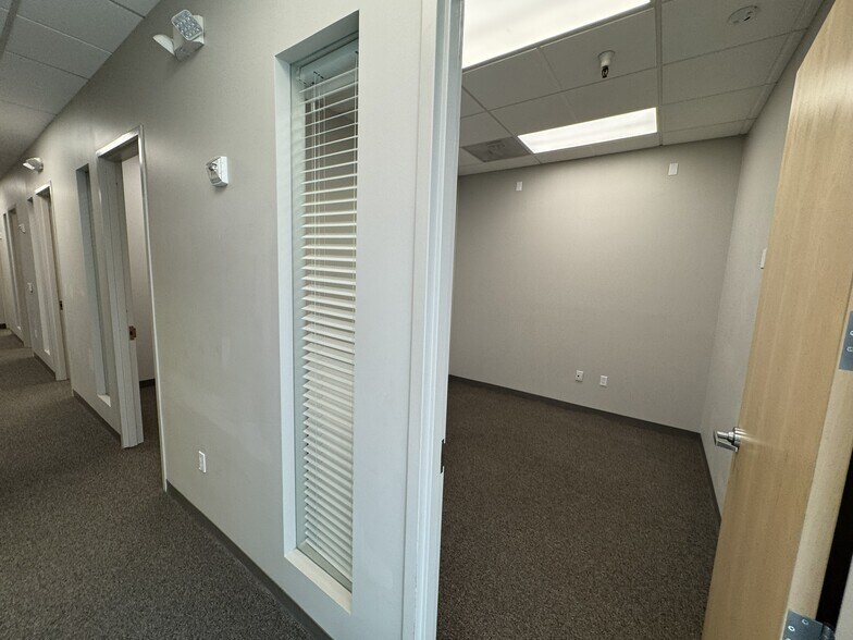 More Photos Of 975 Diablo Ave, Novato Freestanding For Lease