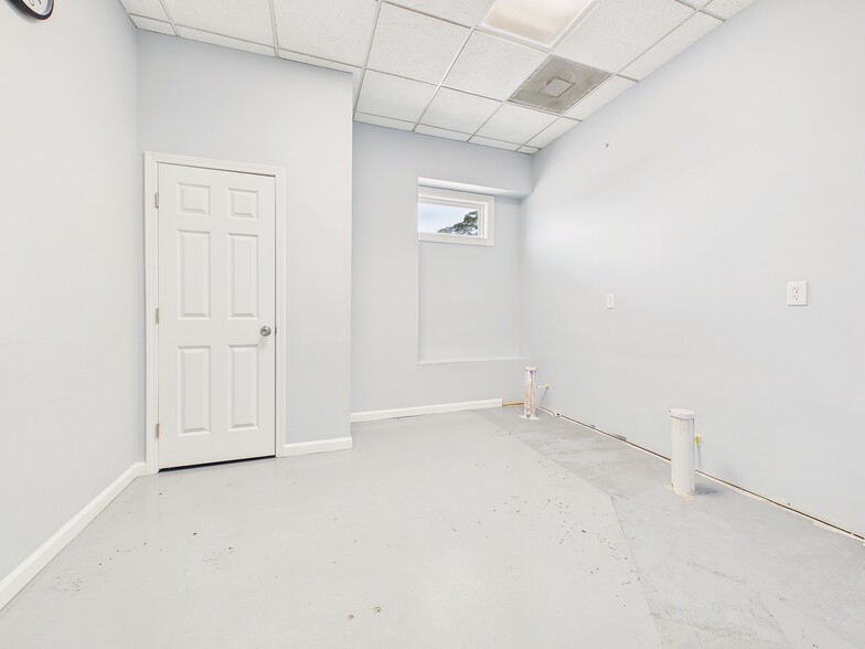 More Photos Of 124 Commerce St, Bowdon Showroom For Sale