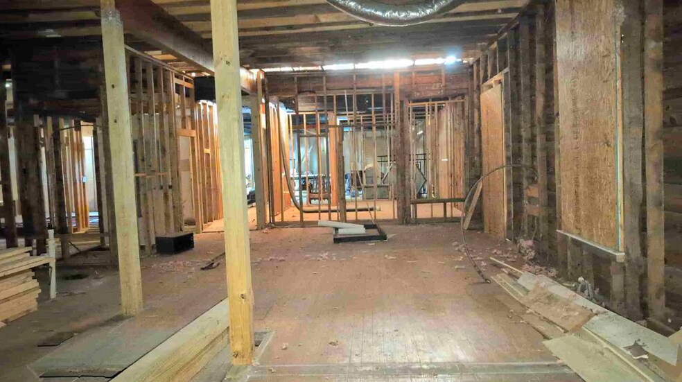 More Photos Of 31 N Main St, Alpharetta Office For Sale