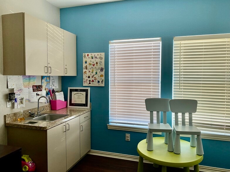More Photos Of 1206 Bent Oaks Ct, Denton Medical For Lease