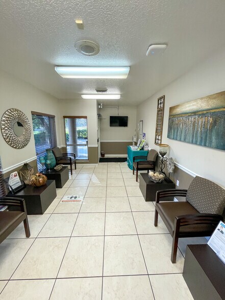 More Photos Of 10616 Main St, Thonotosassa Medical For Sale