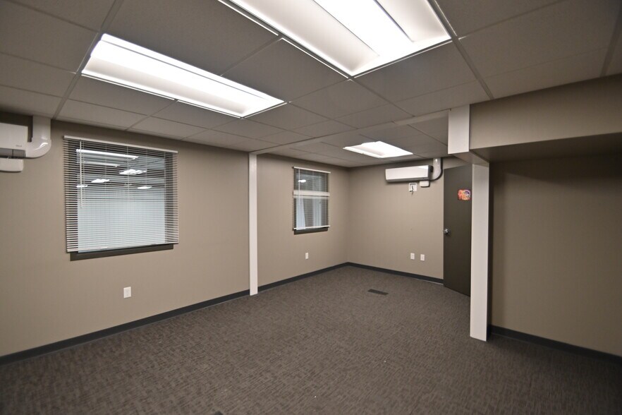 More Photos Of 1501 21st Ave N, Fargo Light Manufacturing For Lease