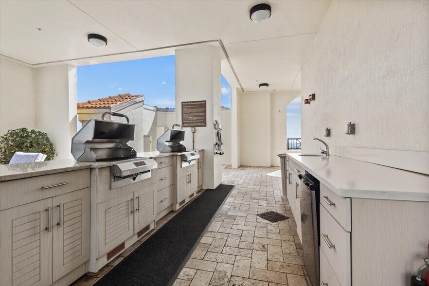 More Photos Of 801 S Olive Ave, West Palm Beach Apartments For Lease