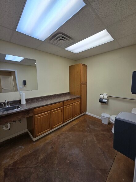More Photos Of 3901 N Stowe Ave, Odessa Industrial For Lease