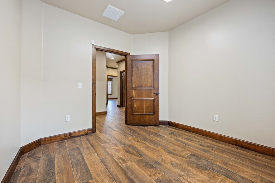 More Photos Of 2616 Covell Village Dr, Edmond Medical For Lease