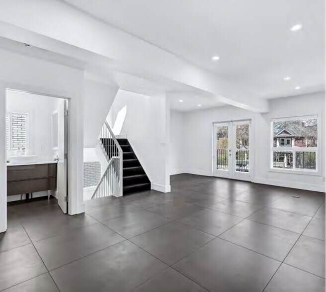 More Photos Of 1019 13th Ave SW, Calgary Office For Sale