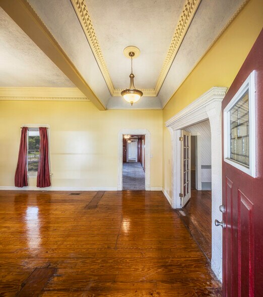 More Photos Of 290 E King Ave, Kingsland Office For Sale