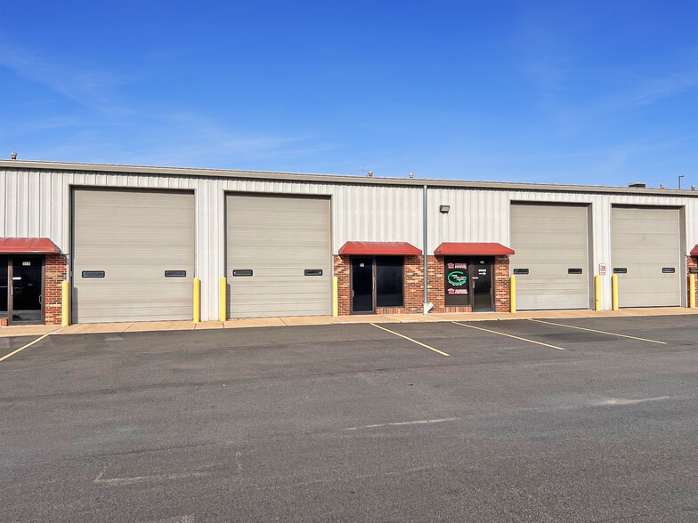 More Photos Of 6817 Hobson Valley Dr, Woodridge Warehouse For Lease