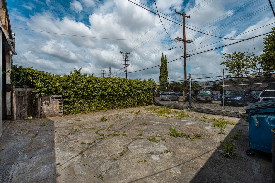 More Photos Of 4901 Telegraph Rd, East Los Angeles Flex For Sale