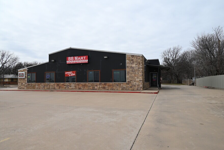 More Photos Of 121 S Berry St, Burkburnett Restaurant For Sale