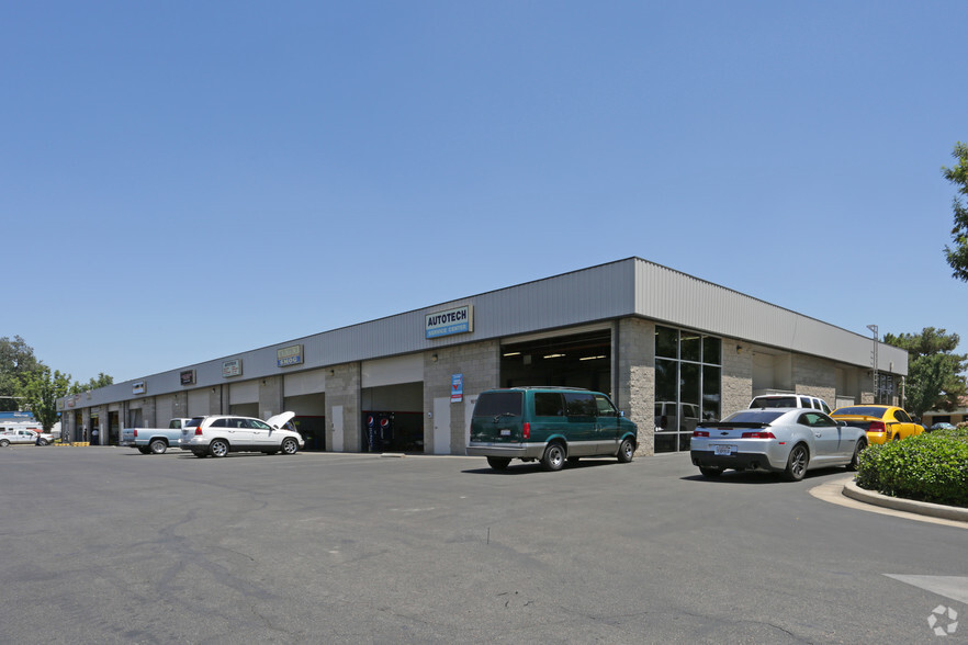 Primary Photo Of 1639-1643 S Main St, Visalia Warehouse For Lease