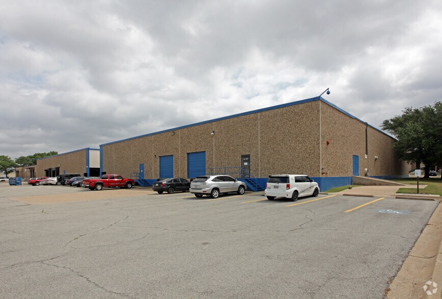 More Photos Of 1900 Surveyor Blvd, Carrollton Warehouse For Lease