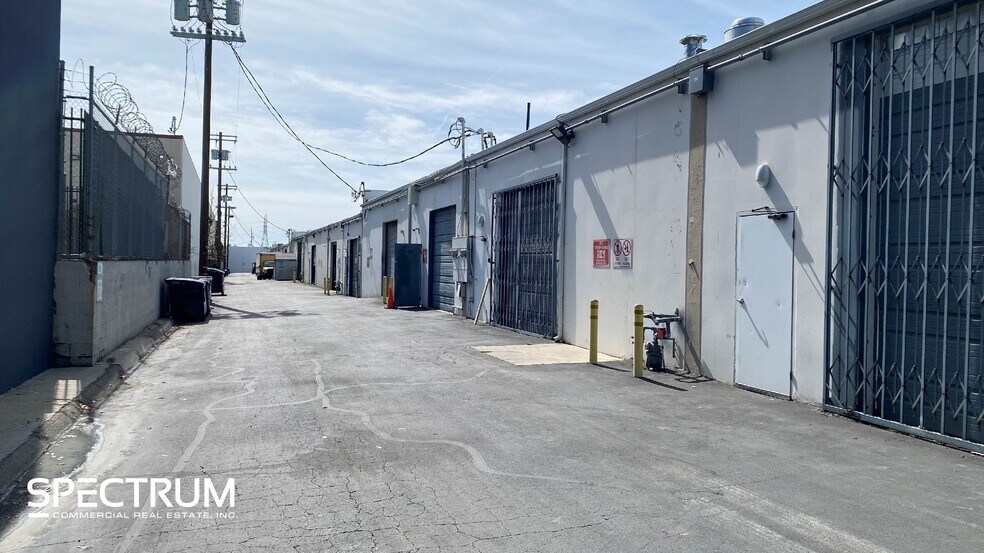 More Photos Of 12970 Branford St, Arleta Warehouse For Sale
