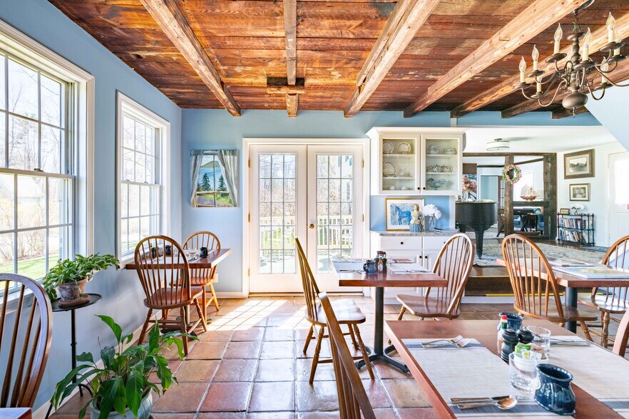 More Photos Of 15 Locke St, Kennebunkport Hospitality For Sale