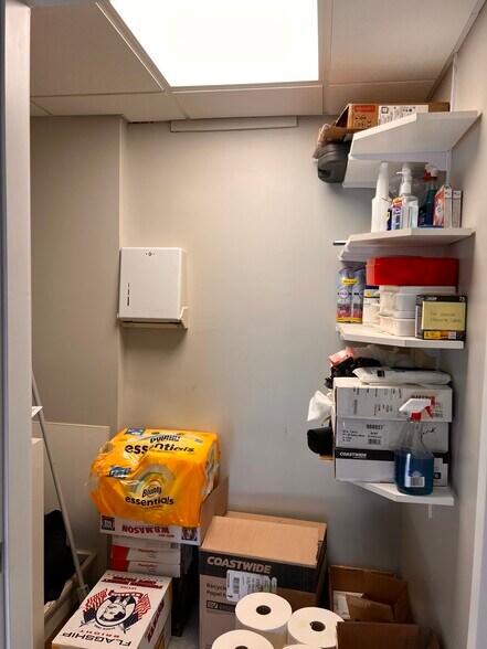 More Photos Of 16 Long Sands Rd, York Medical For Lease