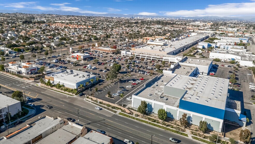 More Photos Of 20020-20140 Hawthorne Blvd, Torrance Freestanding For Lease