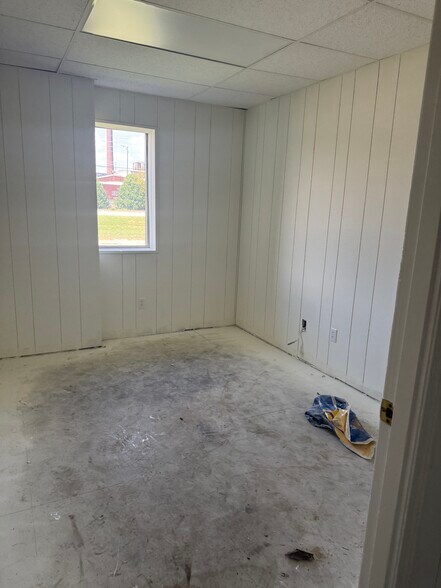 More Photos Of 3335 35th Ave N, Birmingham Manufacturing For Lease