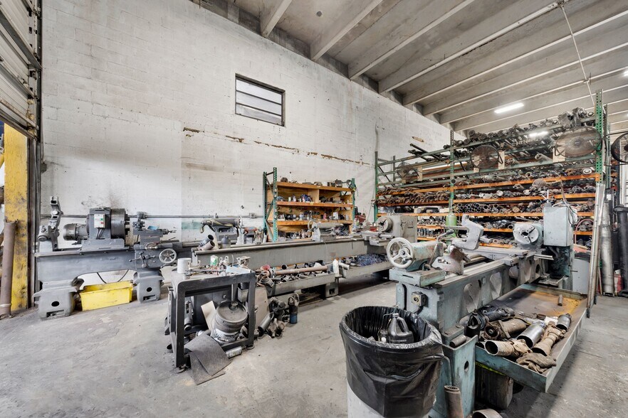 More Photos Of 8125 NW 93rd St, Miami Warehouse For Sale