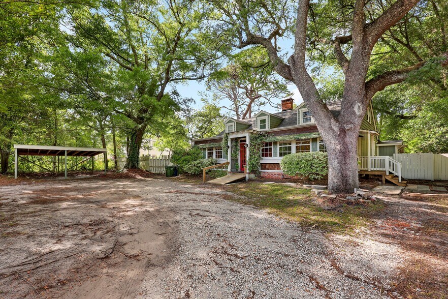 More Photos Of 4911 Oleander Dr, Wilmington General Retail For Sale
