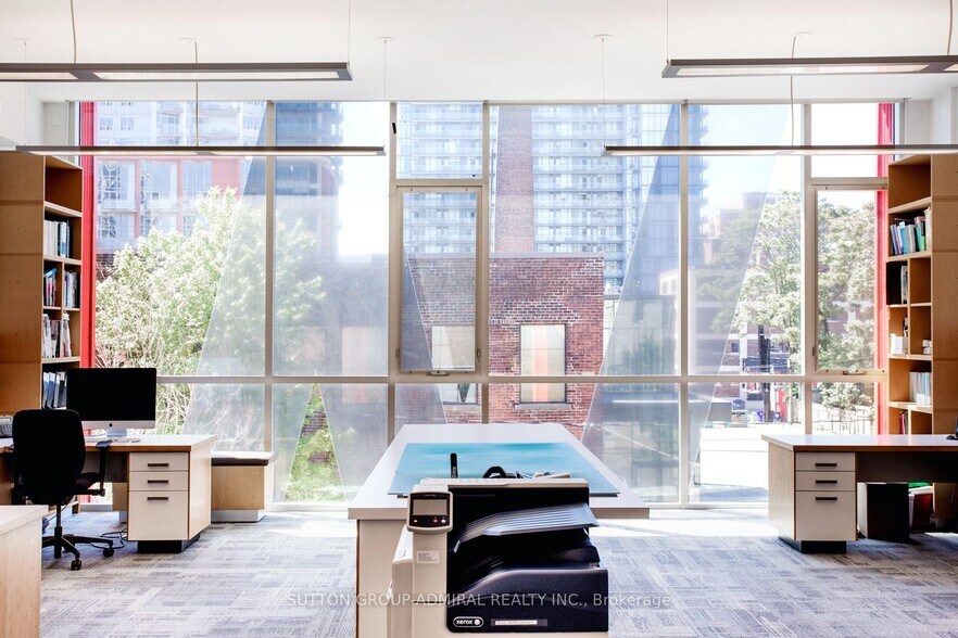 More Photos Of 10 Britain St, Toronto Storefront Retail Office For Lease