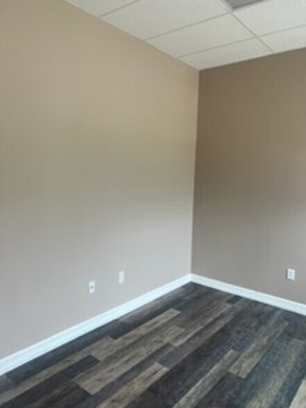 More Photos Of 16518 House Hahl Rd, Cypress Self Storage For Lease