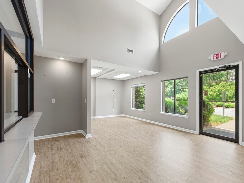 More Photos Of 1998 Hendersonville Rd, Asheville Medical For Sale