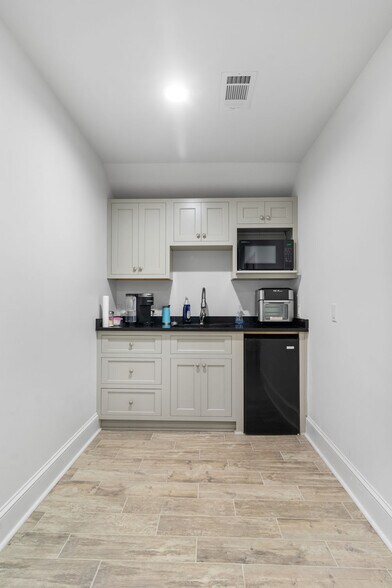 More Photos Of 2334 Lake Park Dr, Albany Office Residential For Sale