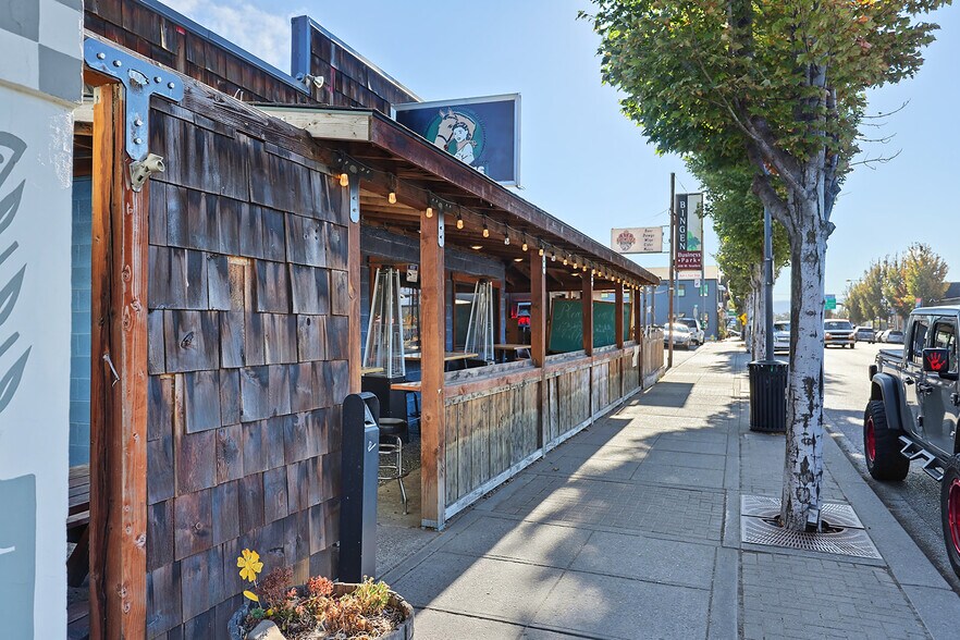 More Photos Of 216 W Steuben St, Cook General Retail For Sale