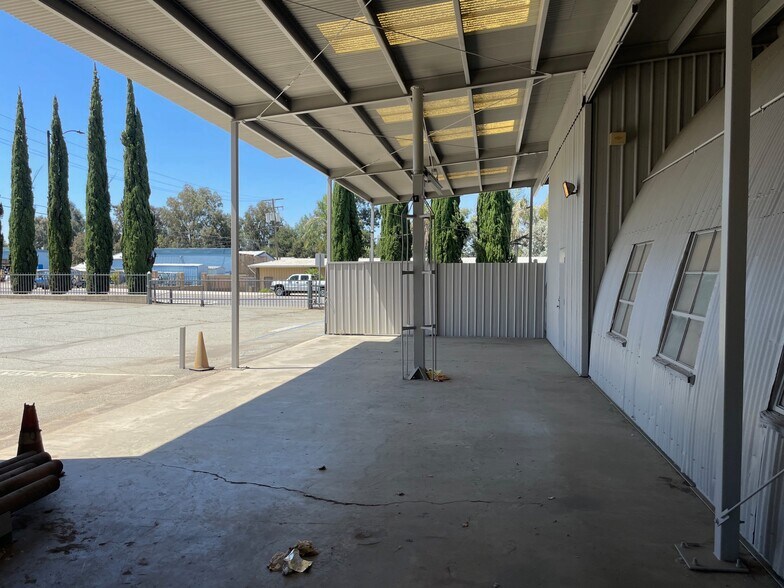More Photos Of 498 W 6th St, Beaumont Warehouse For Sale