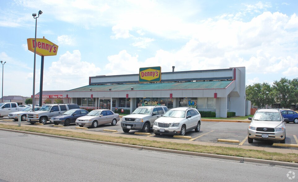 More Photos Of 6701-6775 Camp Bowie Blvd, Fort Worth Unknown For Lease