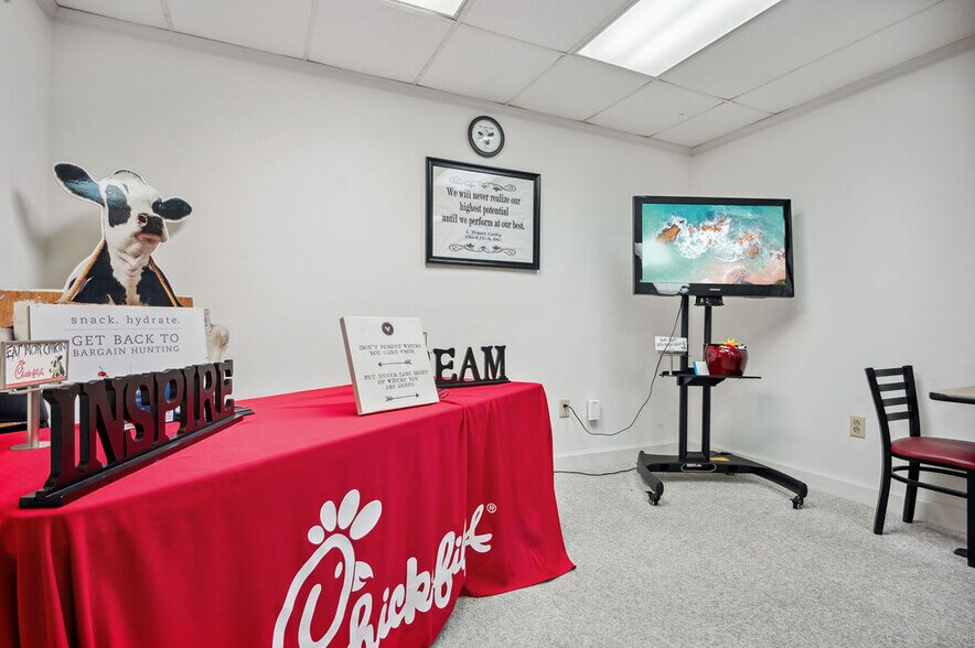 More Photos Of 1212-1216 Gum Branch Rd, Jacksonville General Retail For Sale