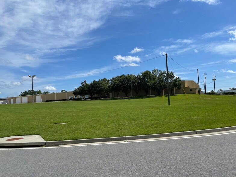 More Photos Of 55 Lamb Loop, Tifton Warehouse For Lease