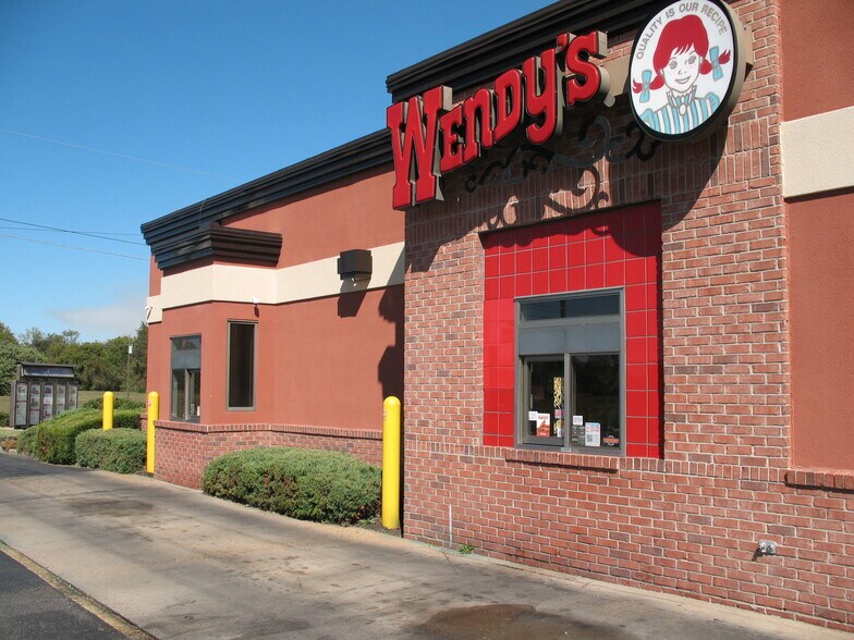 More Photos Of 1320 1st St, Kennett Fast Food For Lease