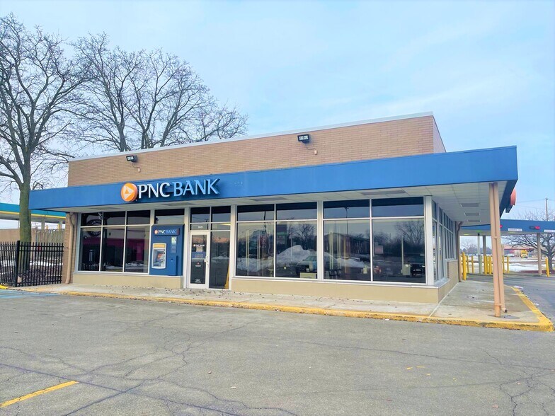 More Photos Of 5826 Lewis Ave, Toledo Bank For Sale