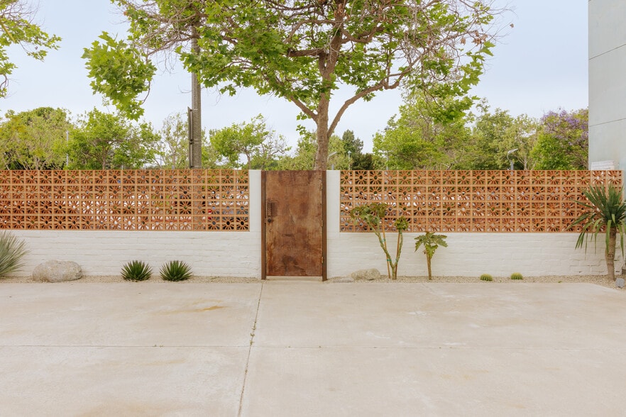 More Photos Of 2218 Pico Blvd, Santa Monica General Retail For Sale