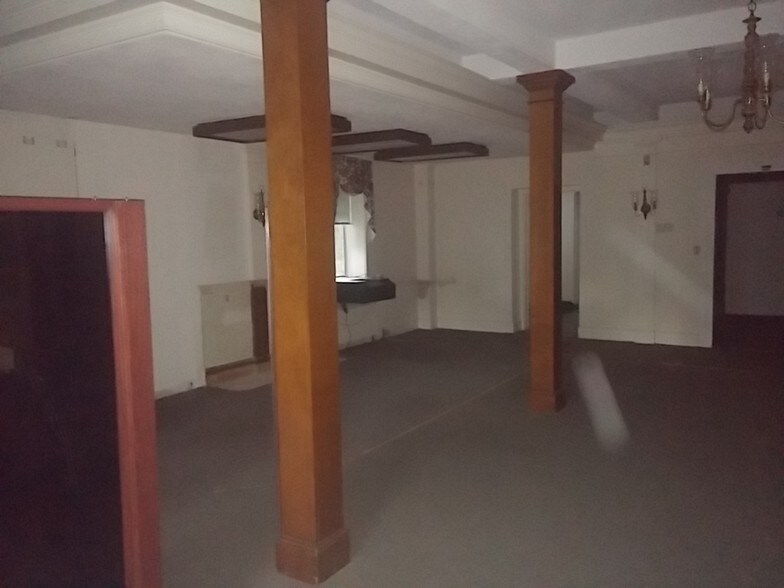 More Photos Of 12 Main St, Essex Office For Lease