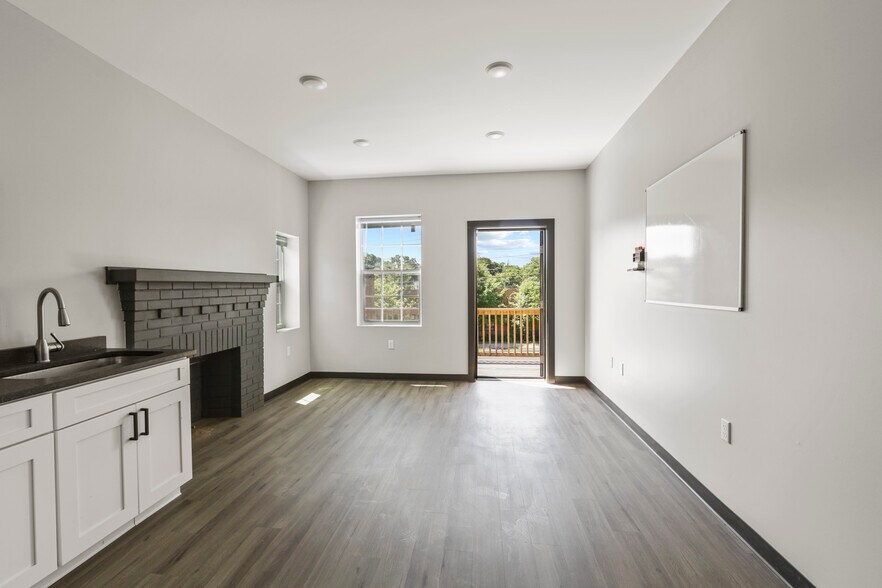 More Photos Of 1386 E Main St, Columbus Office For Lease